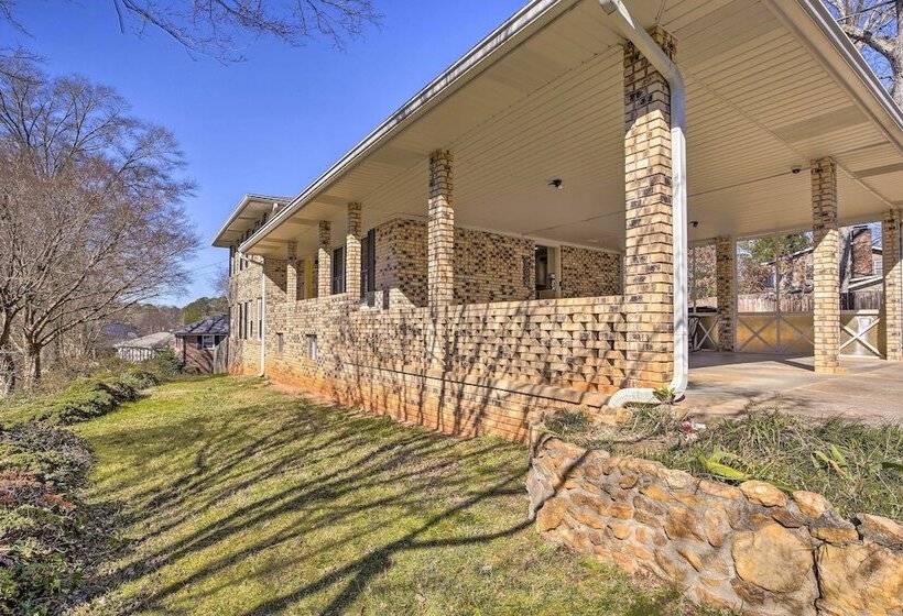 Spacious Marietta House With Covered Patio!