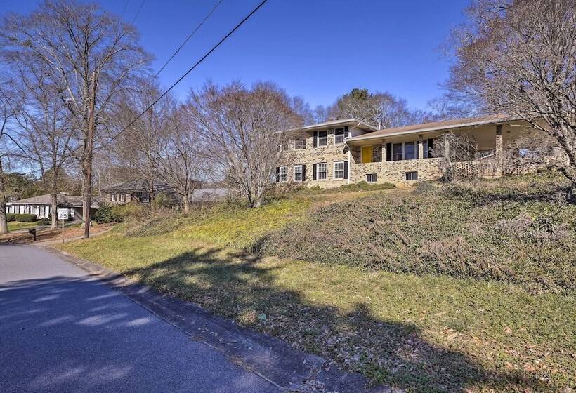 Spacious Marietta House With Covered Patio!