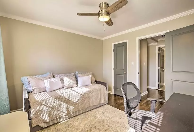 Spacious Marietta House With Covered Patio!