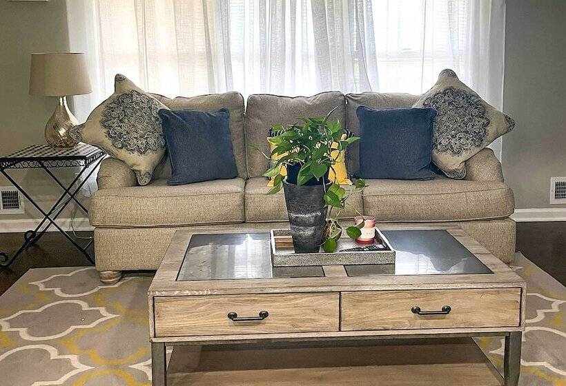 Spacious Marietta House With Covered Patio!