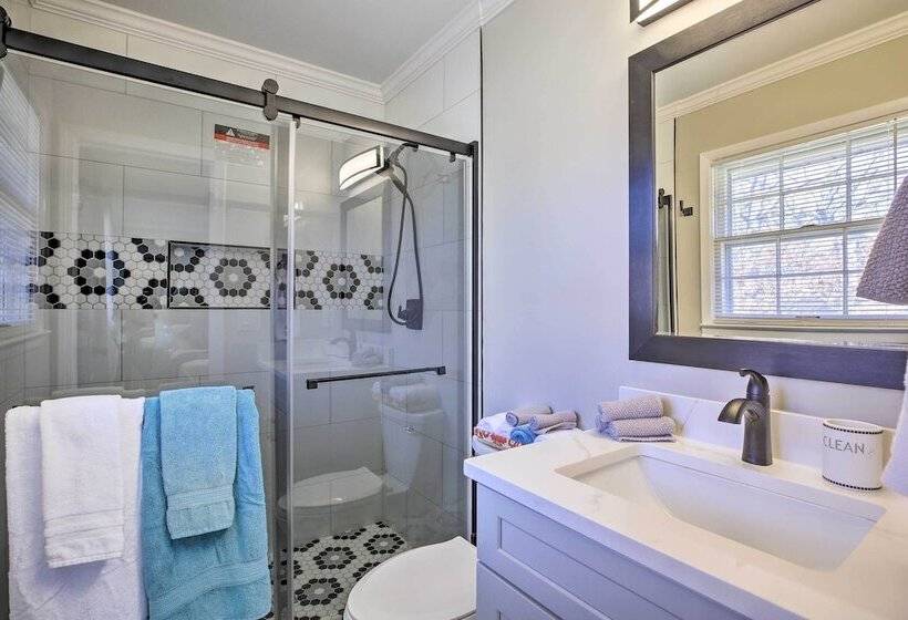 Spacious Marietta House With Covered Patio!