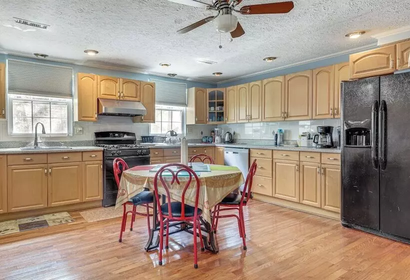 Spacious Norcross Home ~ 21 Mi To Downtown Atlanta