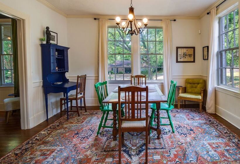 Stylish Jackson Home: Walk To Dining & Shops!