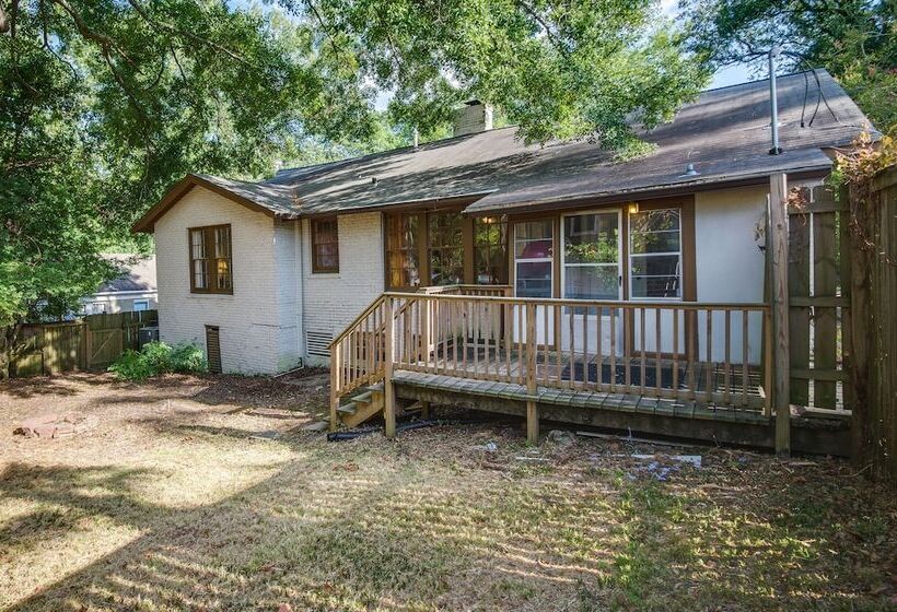 Stylish Jackson Home: Walk To Dining & Shops!