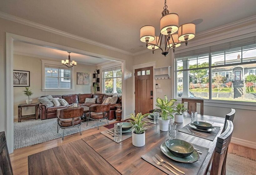 Sunny Seattle Home W/ Deck ~ 6 Mi To Downtown