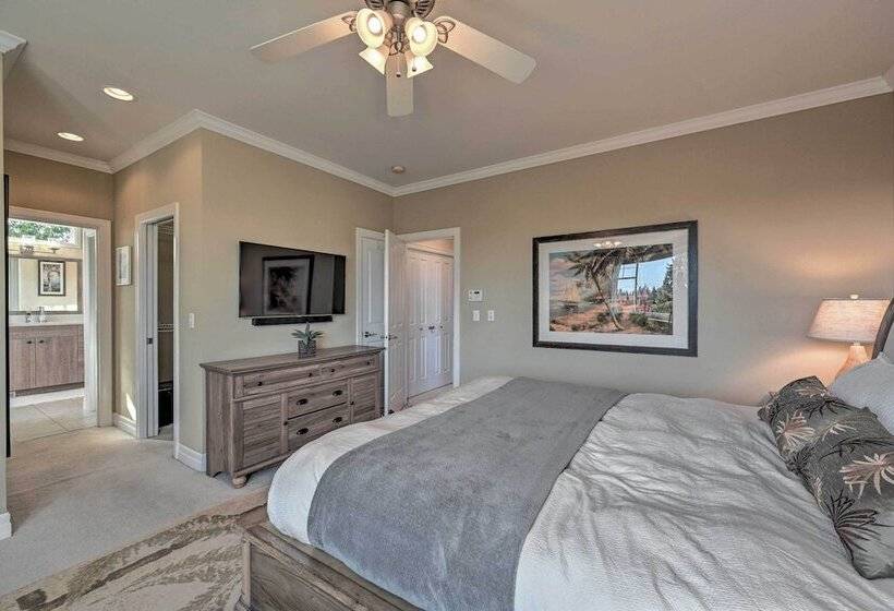 Sunny Seattle Home W/ Deck ~ 6 Mi To Downtown