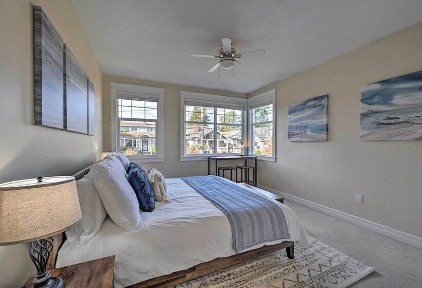Sunny Seattle Home W/ Deck ~ 6 Mi To Downtown