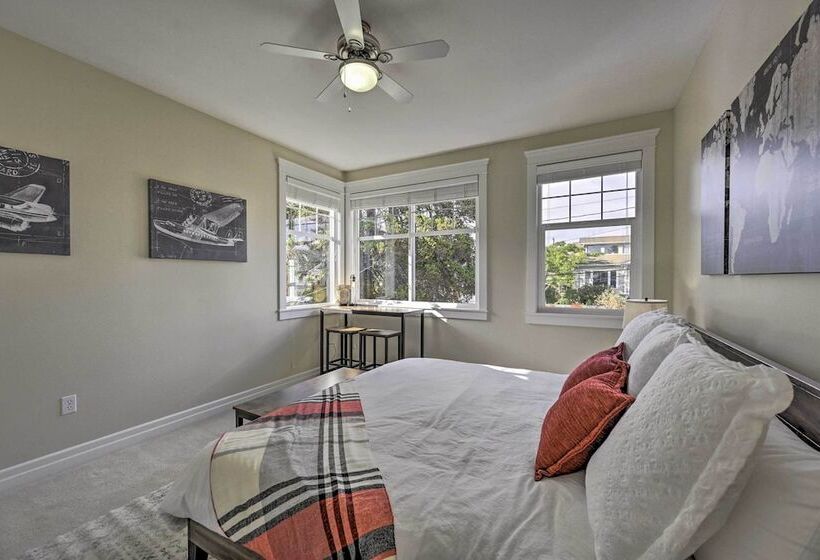 Sunny Seattle Home W/ Deck ~ 6 Mi To Downtown