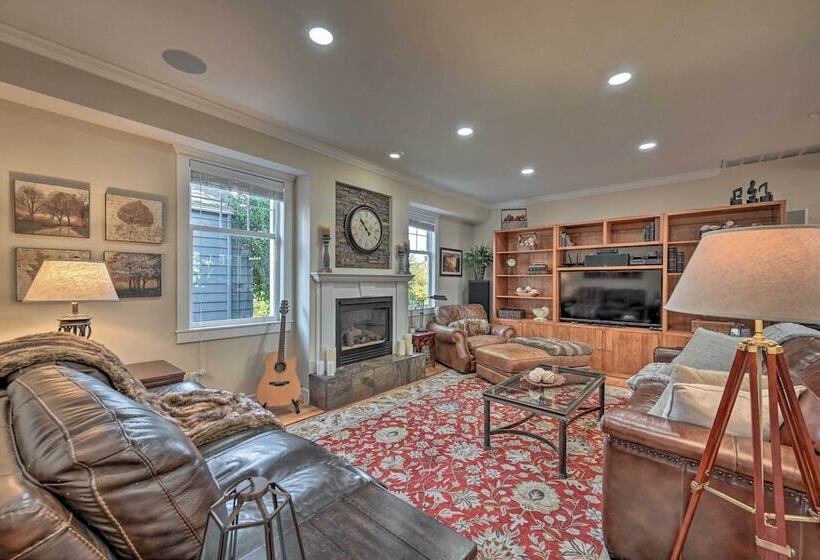 Sunny Seattle Home W/ Deck ~ 6 Mi To Downtown