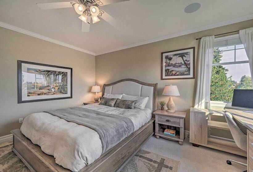 Sunny Seattle Home W/ Deck ~ 6 Mi To Downtown