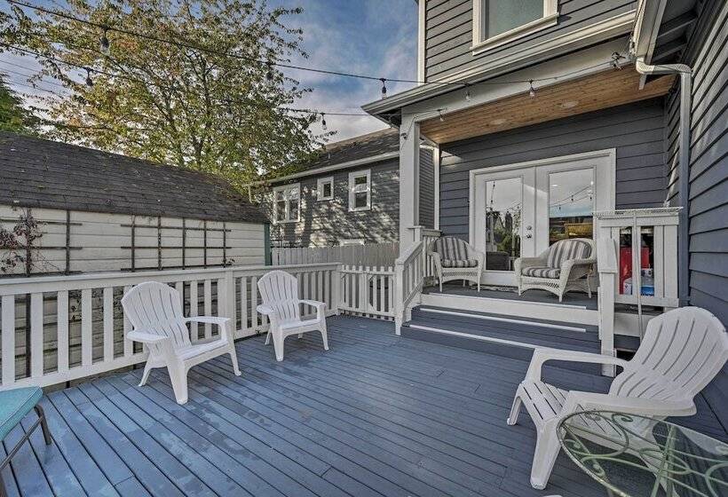 Sunny Seattle Home W/ Deck ~ 6 Mi To Downtown