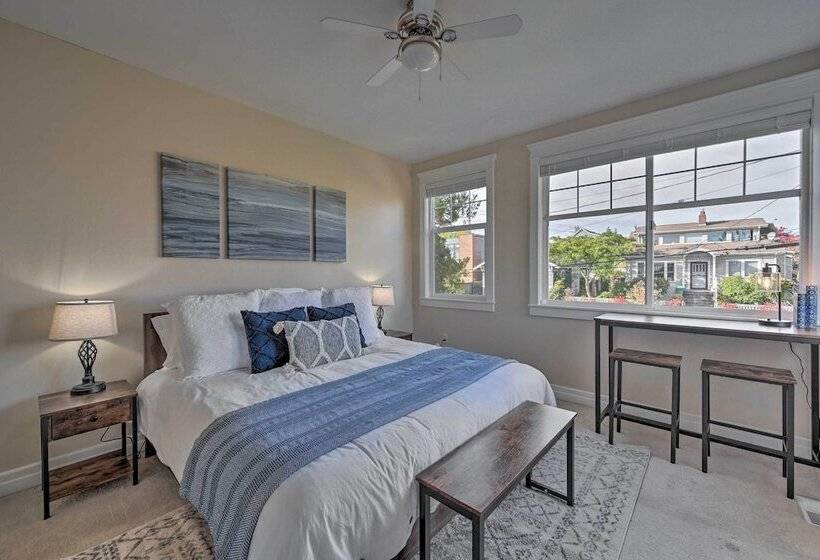 Sunny Seattle Home W/ Deck ~ 6 Mi To Downtown