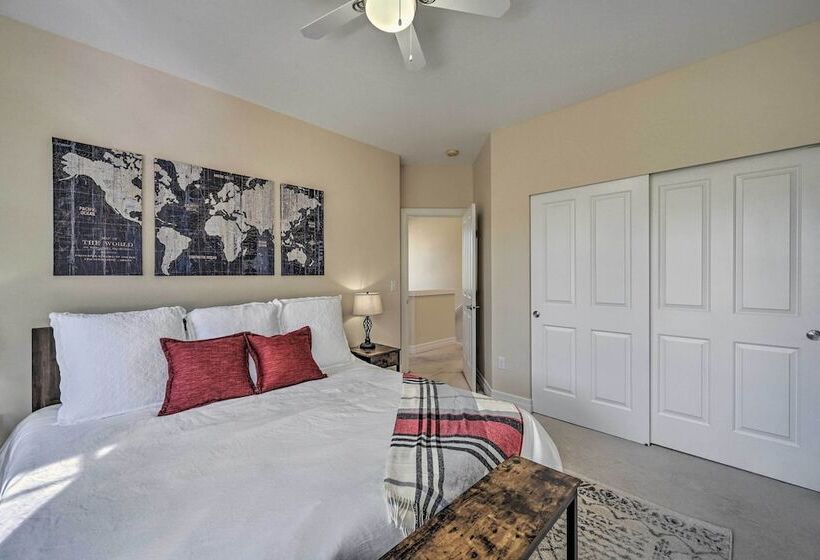 Sunny Seattle Home W/ Deck ~ 6 Mi To Downtown