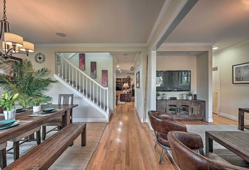 Sunny Seattle Home W/ Deck ~ 6 Mi To Downtown