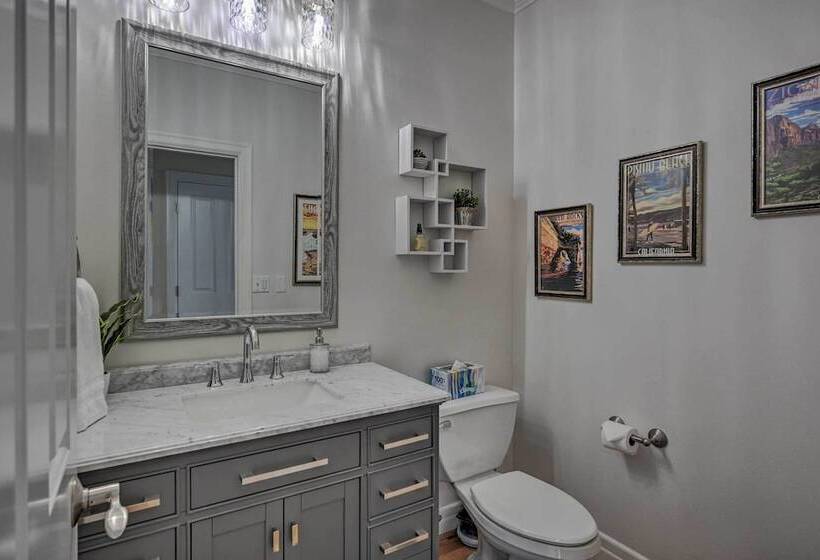 Sunny Seattle Home W/ Deck ~ 6 Mi To Downtown