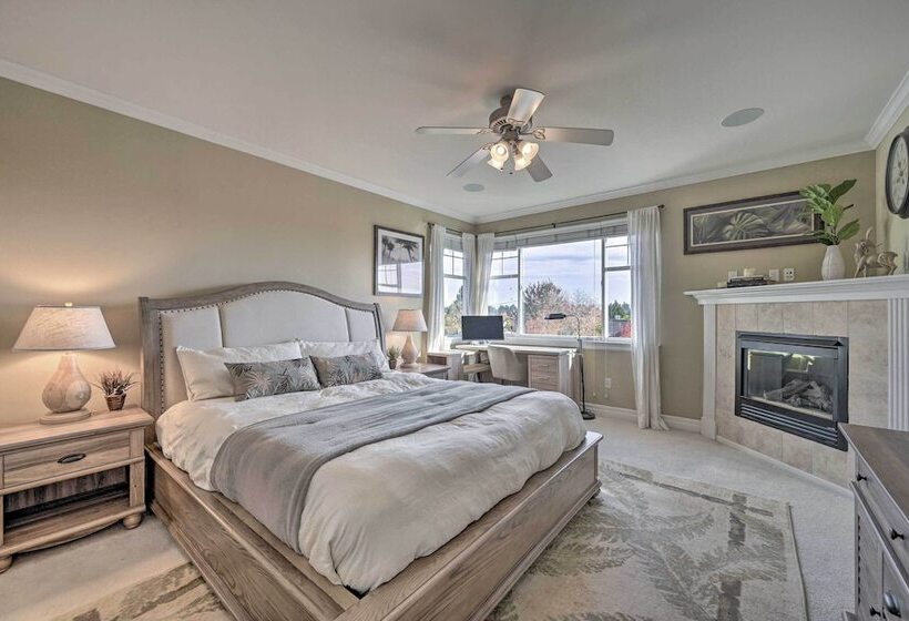 Sunny Seattle Home W/ Deck ~ 6 Mi To Downtown