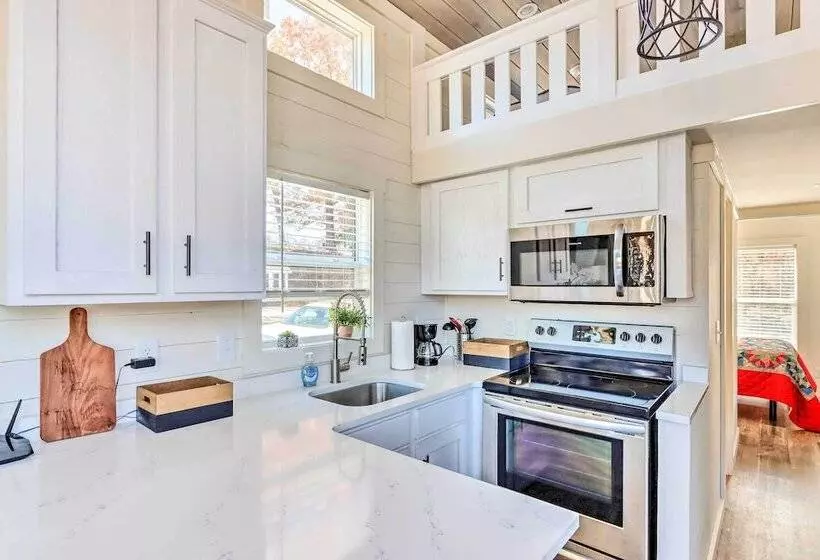 Tiny Home Retreat W/ Fire Pit ~ 3 Mi To Lake!