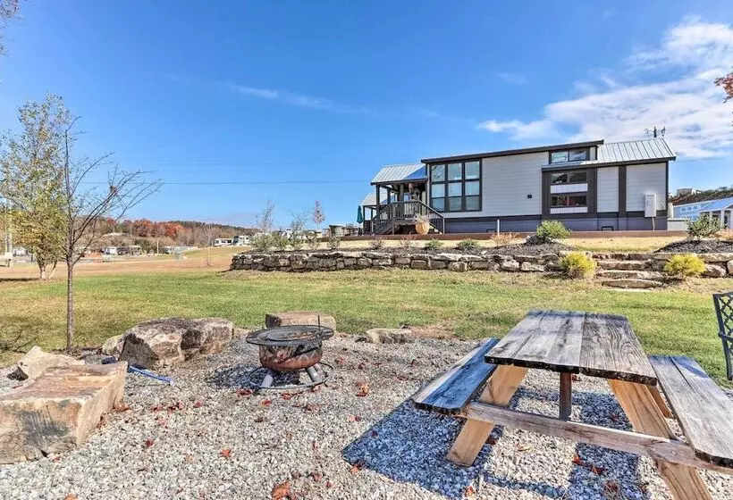 Tiny Home Retreat W/ Fire Pit ~ 3 Mi To Lake!