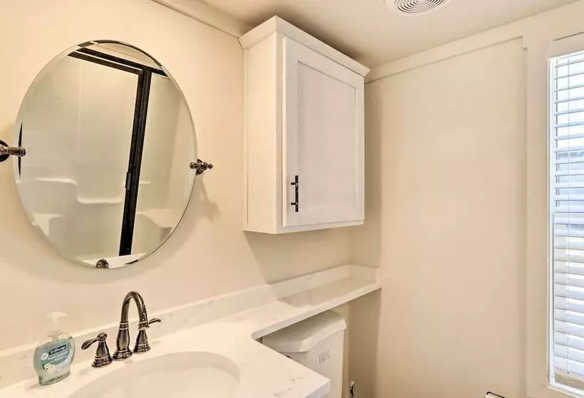 Tiny Home Retreat W/ Fire Pit ~ 3 Mi To Lake!