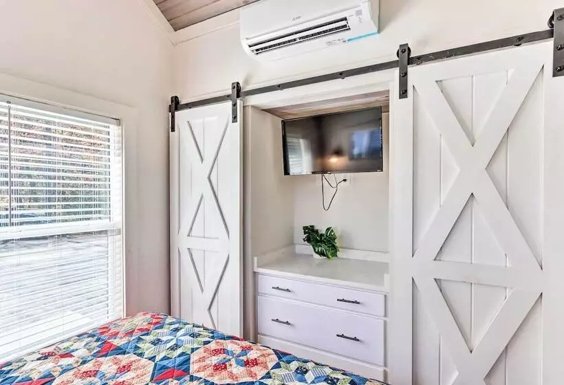Tiny Home Retreat W/ Fire Pit ~ 3 Mi To Lake!
