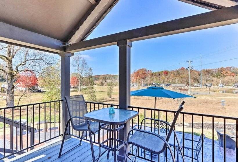 Tiny Home Retreat W/ Fire Pit ~ 3 Mi To Lake!