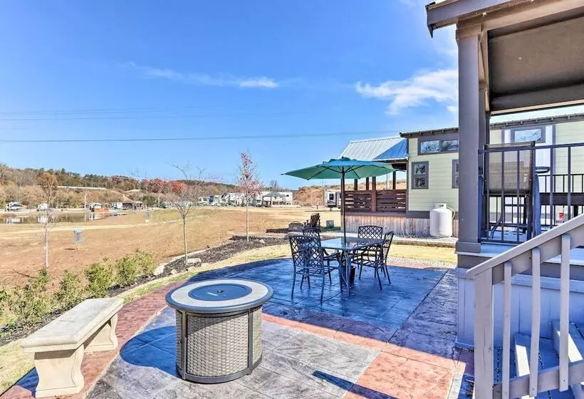 Tiny Home Retreat W/ Fire Pit ~ 3 Mi To Lake!