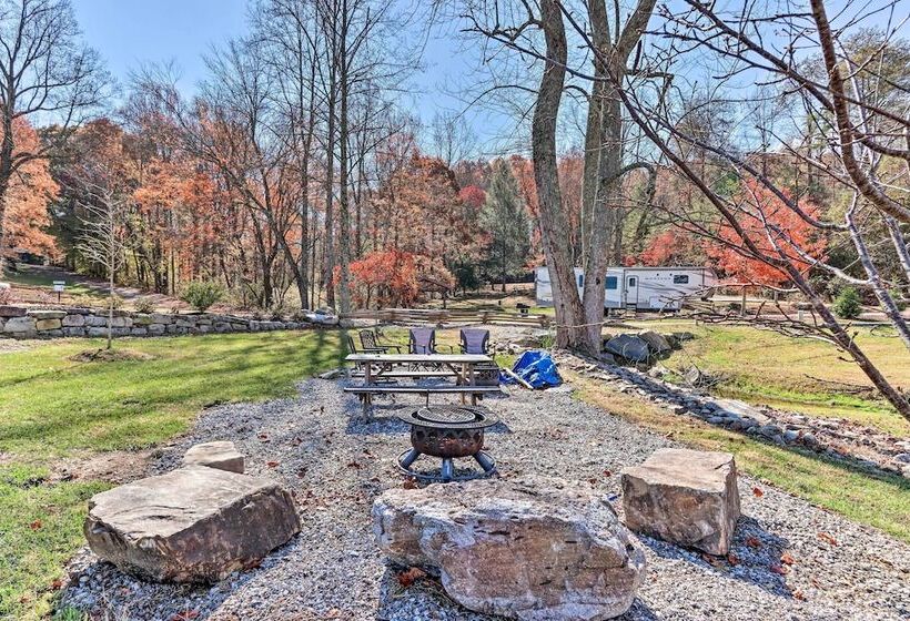 Tiny Home Retreat W/ Fire Pit ~ 3 Mi To Lake!