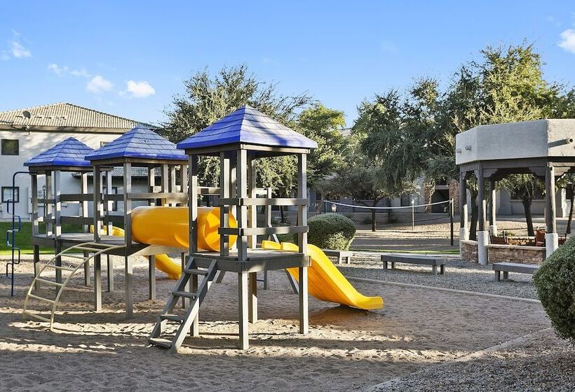 Two Cozysuites Apartment Chandler