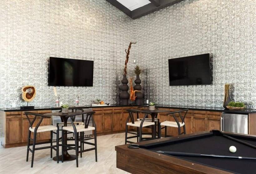 Two Cozysuites Apartment Chandler