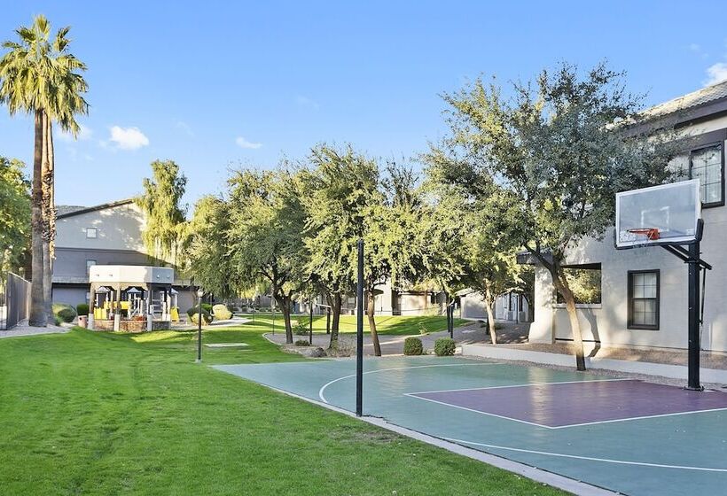 Two Cozysuites Apartment Chandler