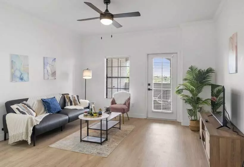 Two Cozysuites Apartment Chandler
