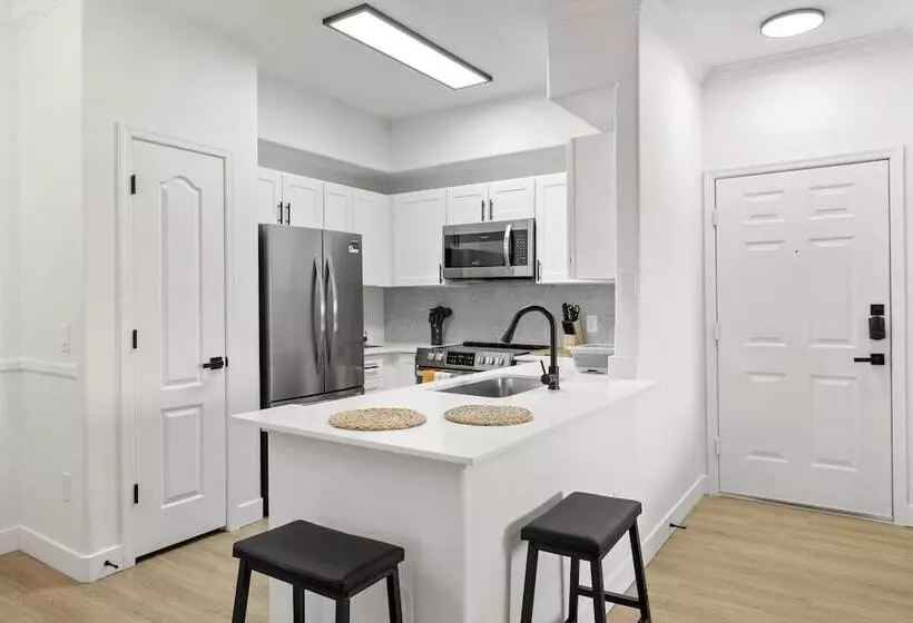 Two Cozysuites Apartment Chandler