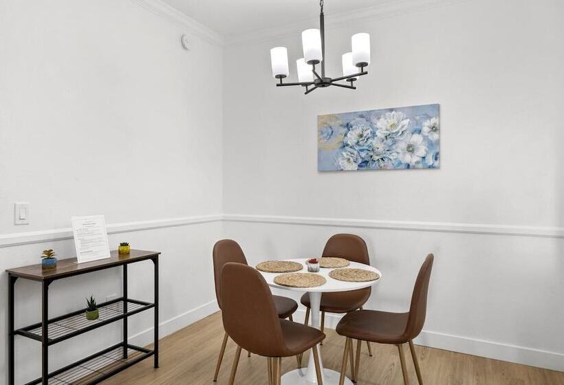 Two Cozysuites Apartment Chandler