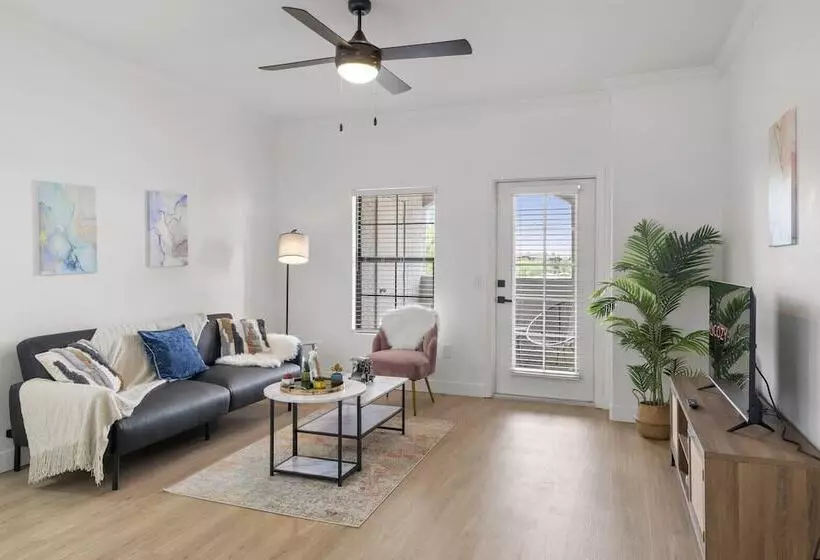 Two Cozysuites Apartment Chandler