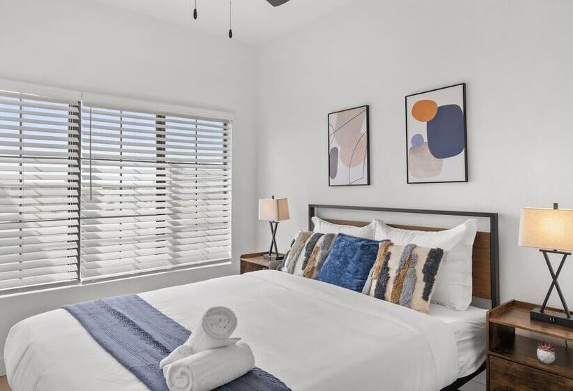 Two Cozysuites Apartment Chandler