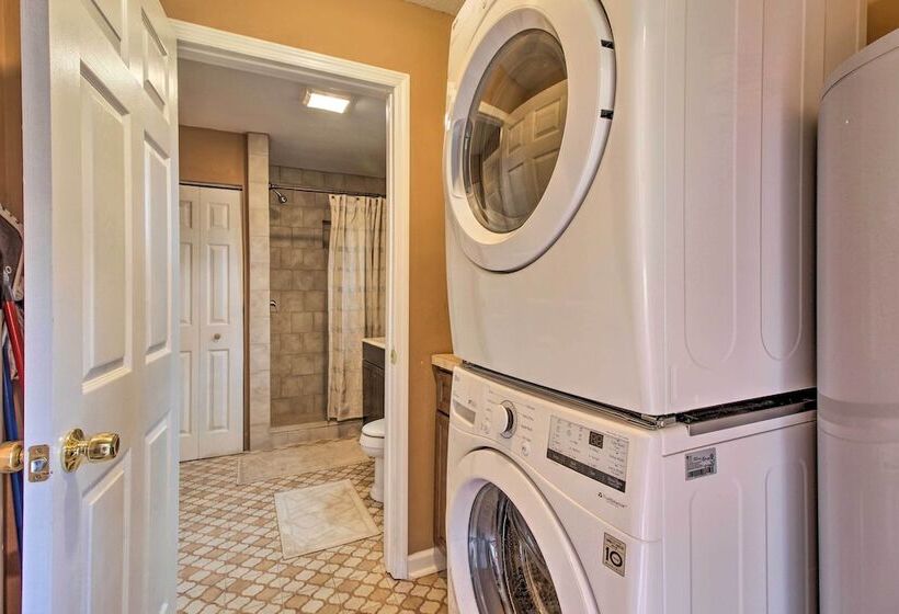 Updated Savannah Hideaway W/ Luxury Backyard!