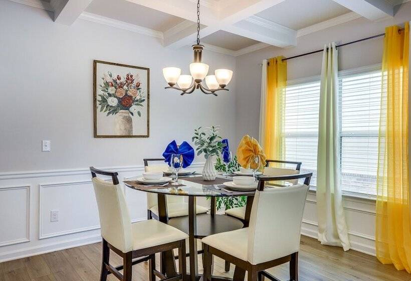 Walnut Grove Haven: Spacious Retreat W/ Fireplace!