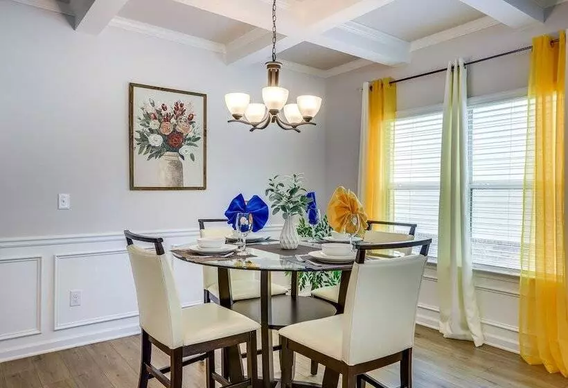 Walnut Grove Haven: Spacious Retreat W/ Fireplace!