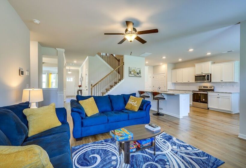 Walnut Grove Haven: Spacious Retreat W/ Fireplace!