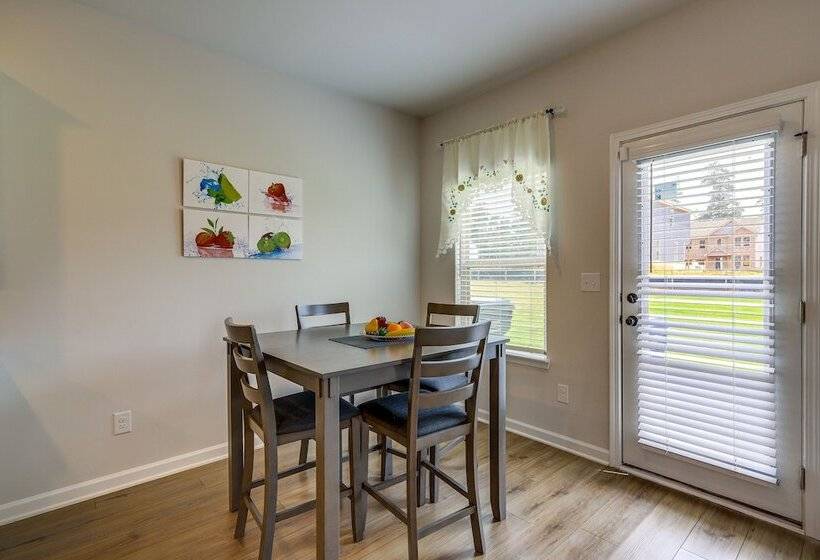 Walnut Grove Haven: Spacious Retreat W/ Fireplace!