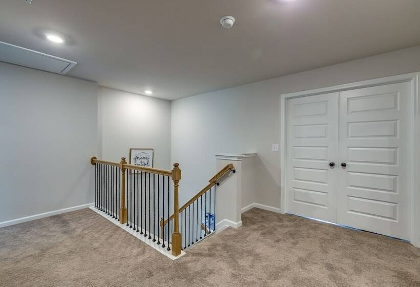 Walnut Grove Haven: Spacious Retreat W/ Fireplace!