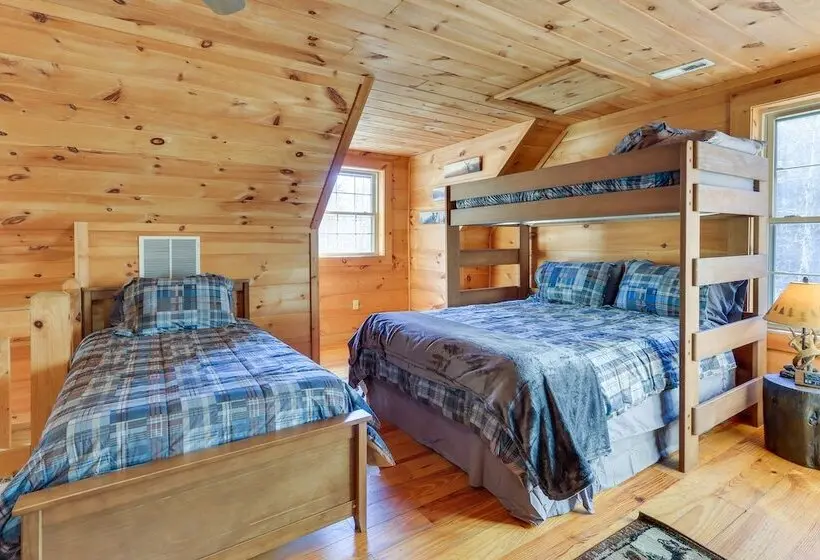 Wardensville Cabin W/ Hot Tub, Creek & Fire Pit!