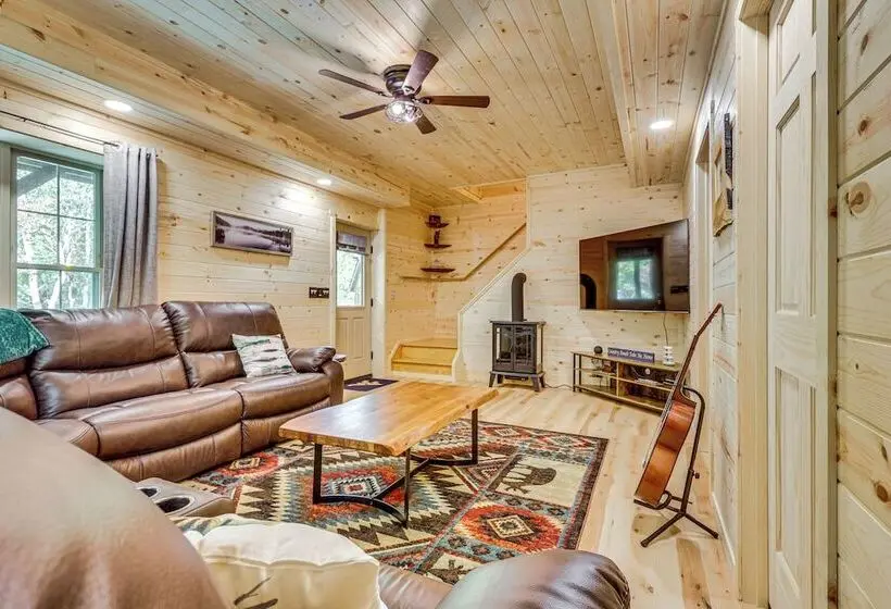 Wardensville Cabin W/ Hot Tub, Creek & Fire Pit!