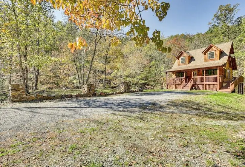 Wardensville Cabin W/ Hot Tub, Creek & Fire Pit!