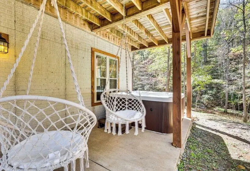Wardensville Cabin W/ Hot Tub, Creek & Fire Pit!
