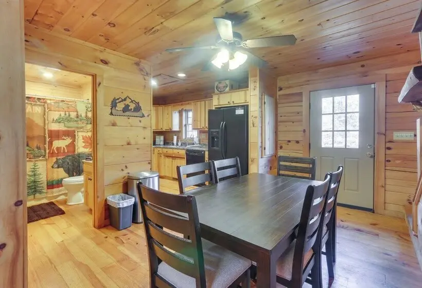 Wardensville Cabin W/ Hot Tub, Creek & Fire Pit!