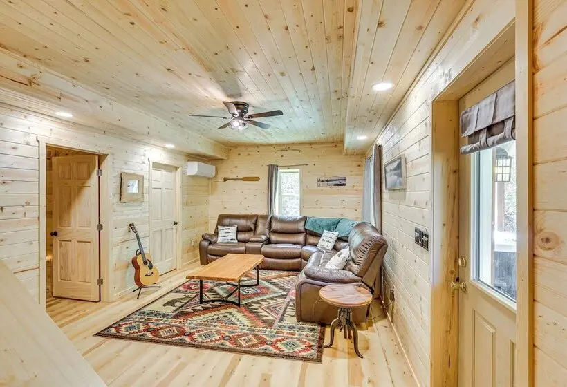 Wardensville Cabin W/ Hot Tub, Creek & Fire Pit!