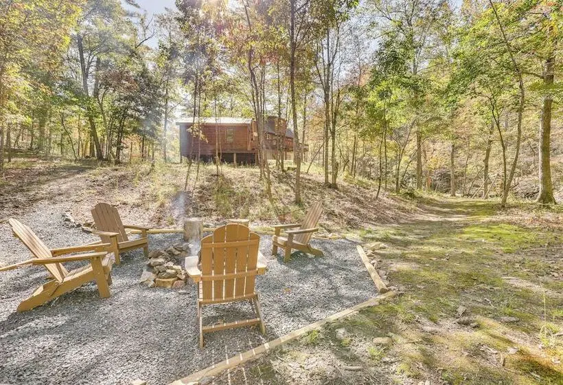 Wardensville Cabin W/ Hot Tub, Creek & Fire Pit!