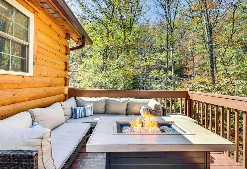 Wardensville Cabin W/ Hot Tub, Creek & Fire Pit!