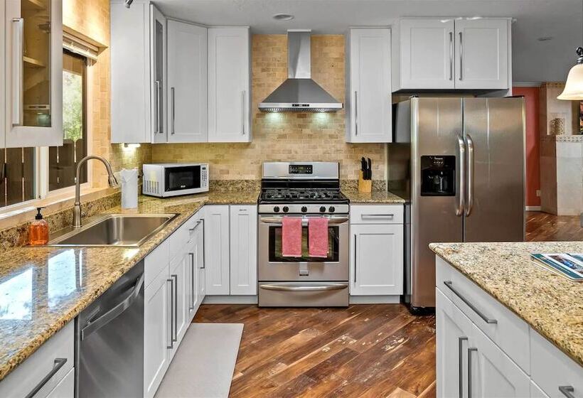 West Sedona Vacation Rental: 1 Mi To Trails!